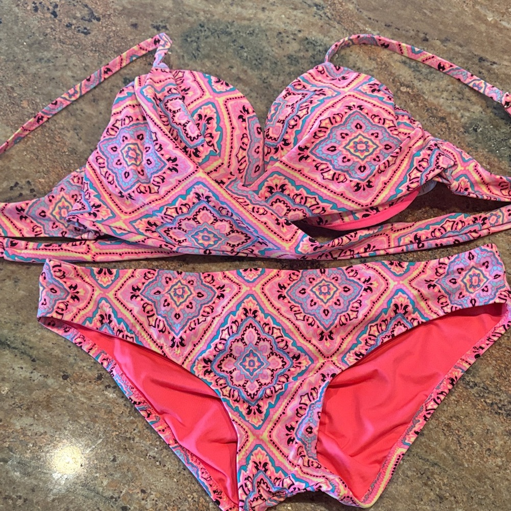 Vibrant Pink Patterned Bikini Set - image 1